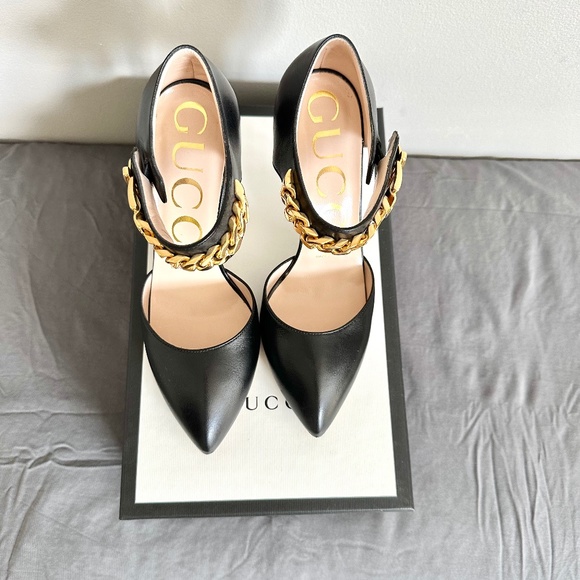 Gucci Sylvie Chain Pointed Leather Black Pump Heels Size 36